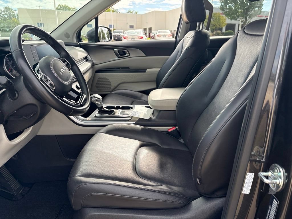 Used 2024 Kia Carnival LX FWD image 10
