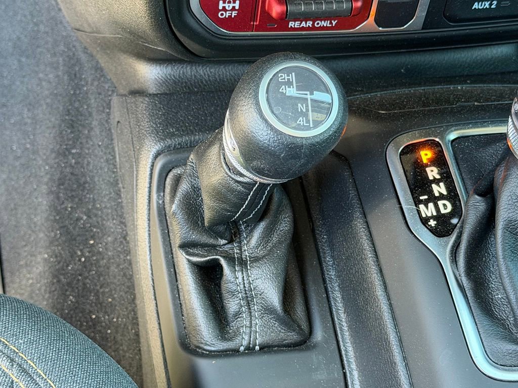 Used 2025 Jeep Gladiator Sport AWD/4WD image 20