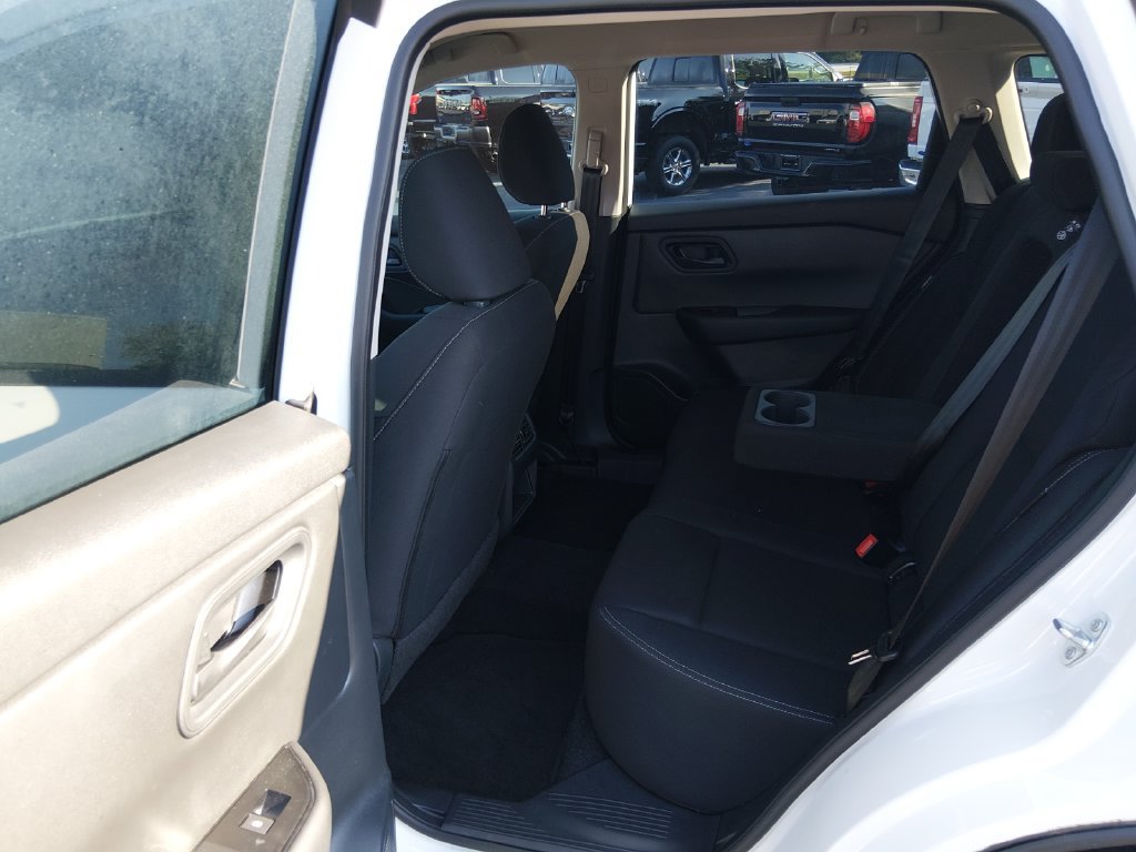 Used 2025 Nissan Rogue S FWD image 15