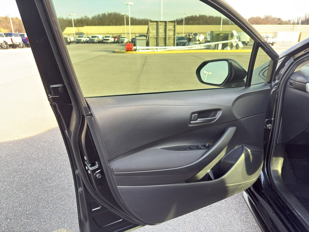 Used 2022 Toyota Corolla LE FWD image 19