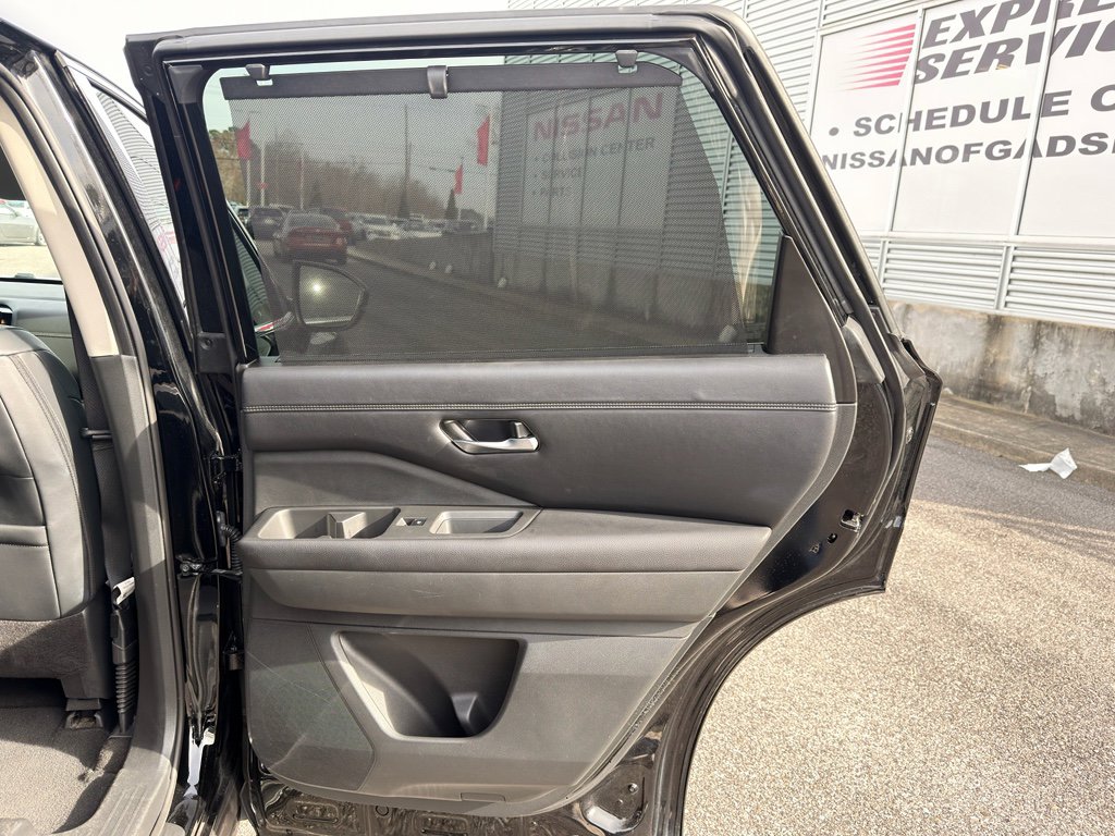Certified 2024 Nissan Pathfinder Platinum w/ Cargo Package FWD image 17