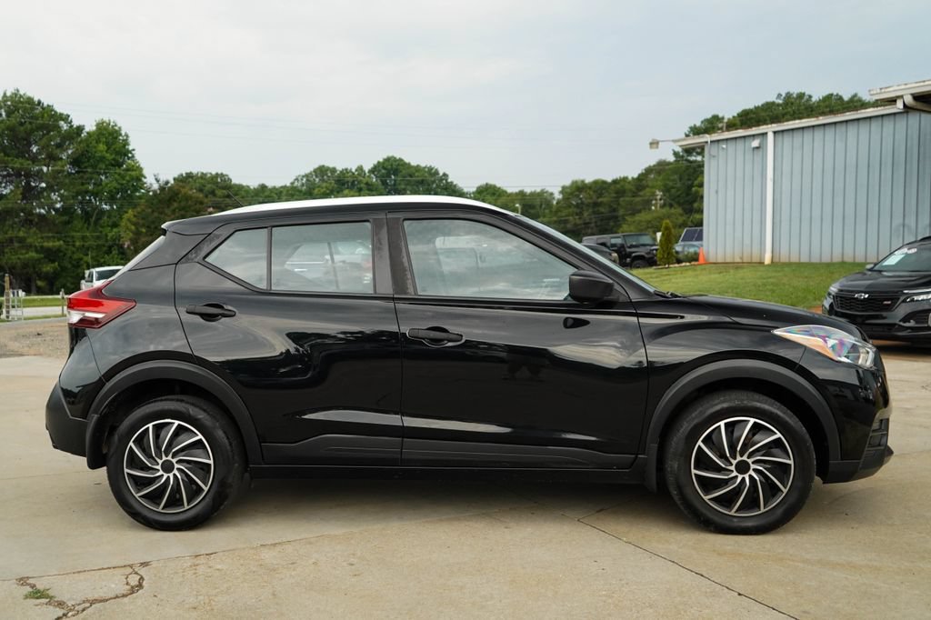 Used 2019 Nissan Kicks S FWD image 3
