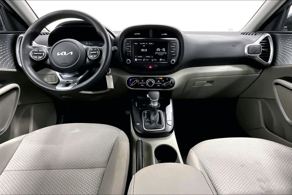 Used 2025 Kia Soul LX image 18