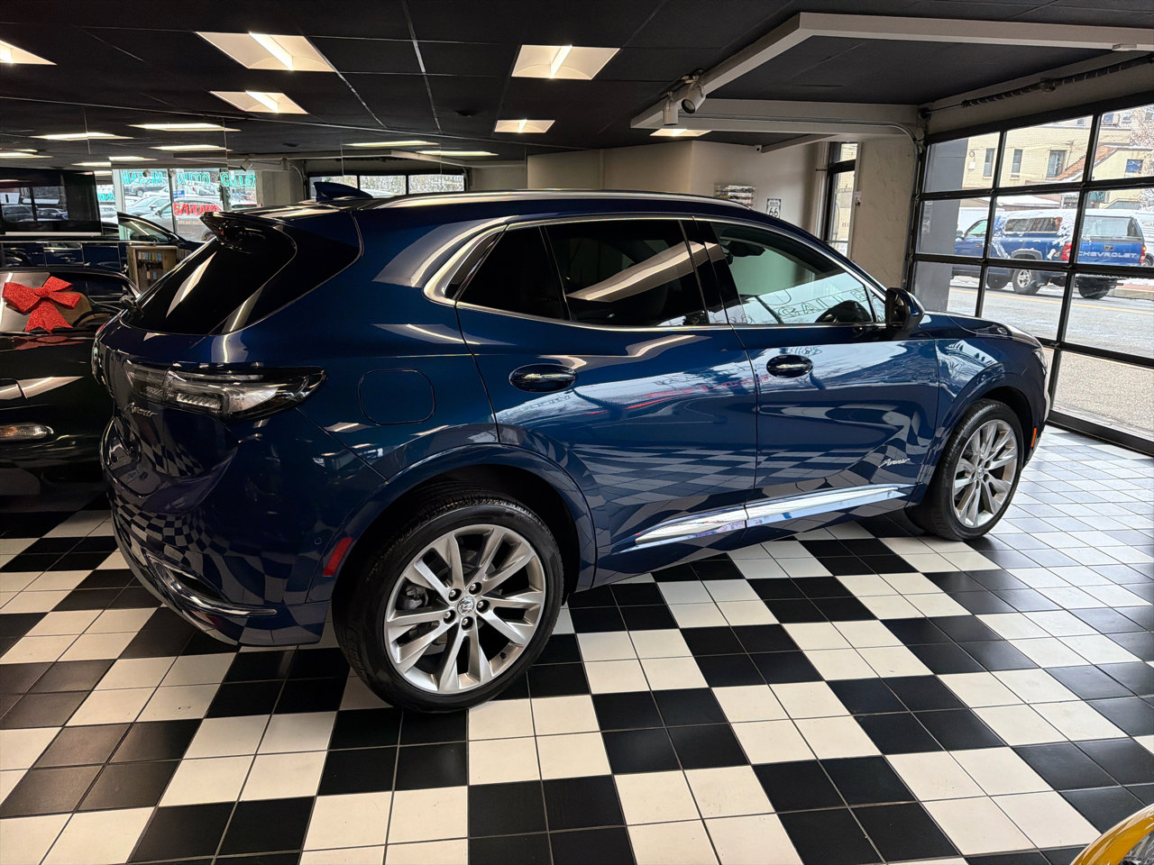 Used 2022 Buick Envision Avenir w/ Technology Package II image 4