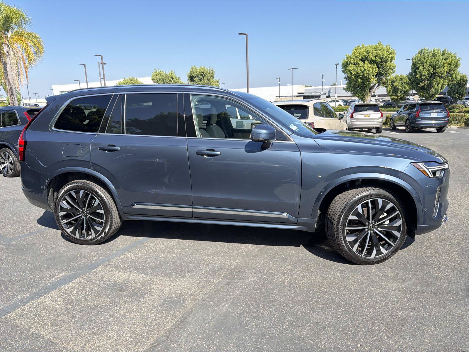Used 2026 Volvo XC90 B6 Plus w/ Protection Package Premier AWD/4WD image 4