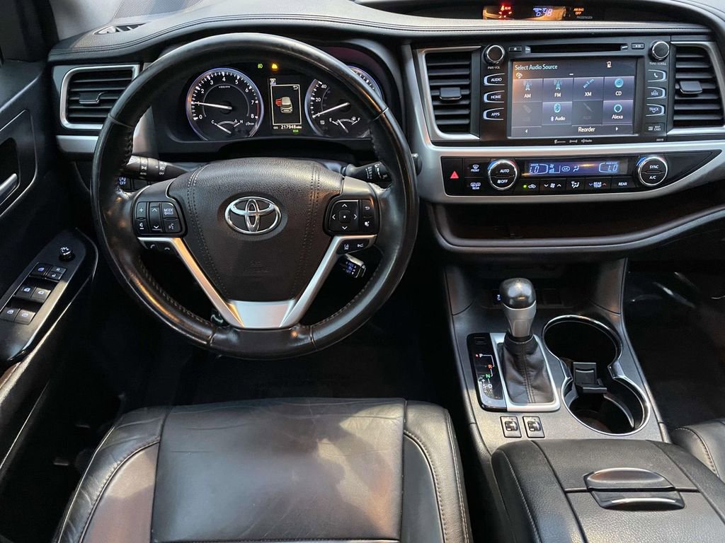 Used 2017 Toyota Highlander XLE image 22