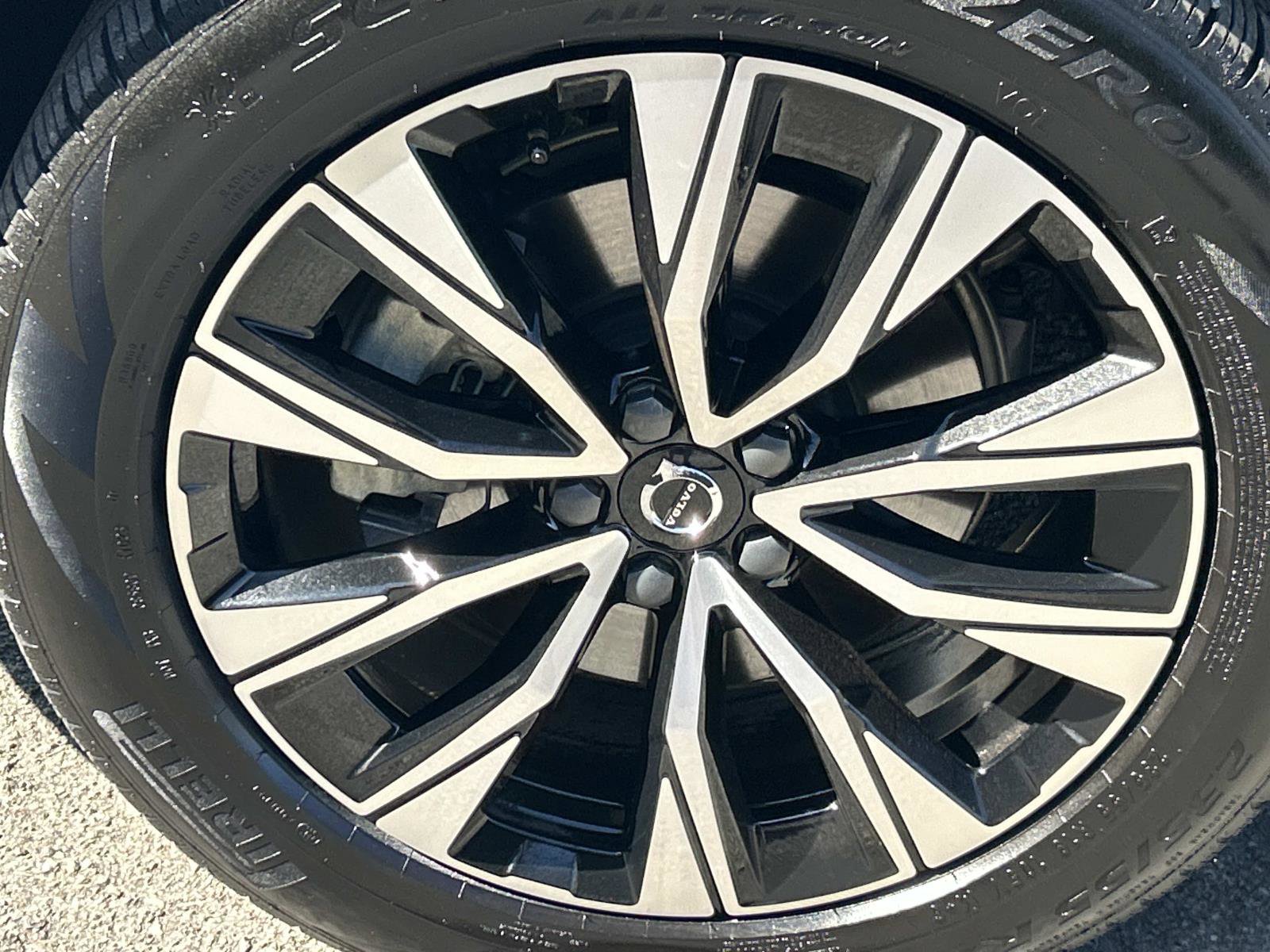 Certified 2024 Volvo XC60 B5 Core w/ Protection Package Premier image 10