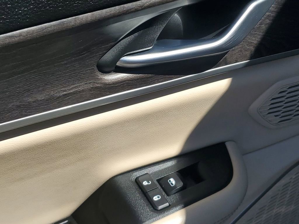 Used 2022 Jeep Grand Cherokee Limited w/ Luxury Tech Group II image 49