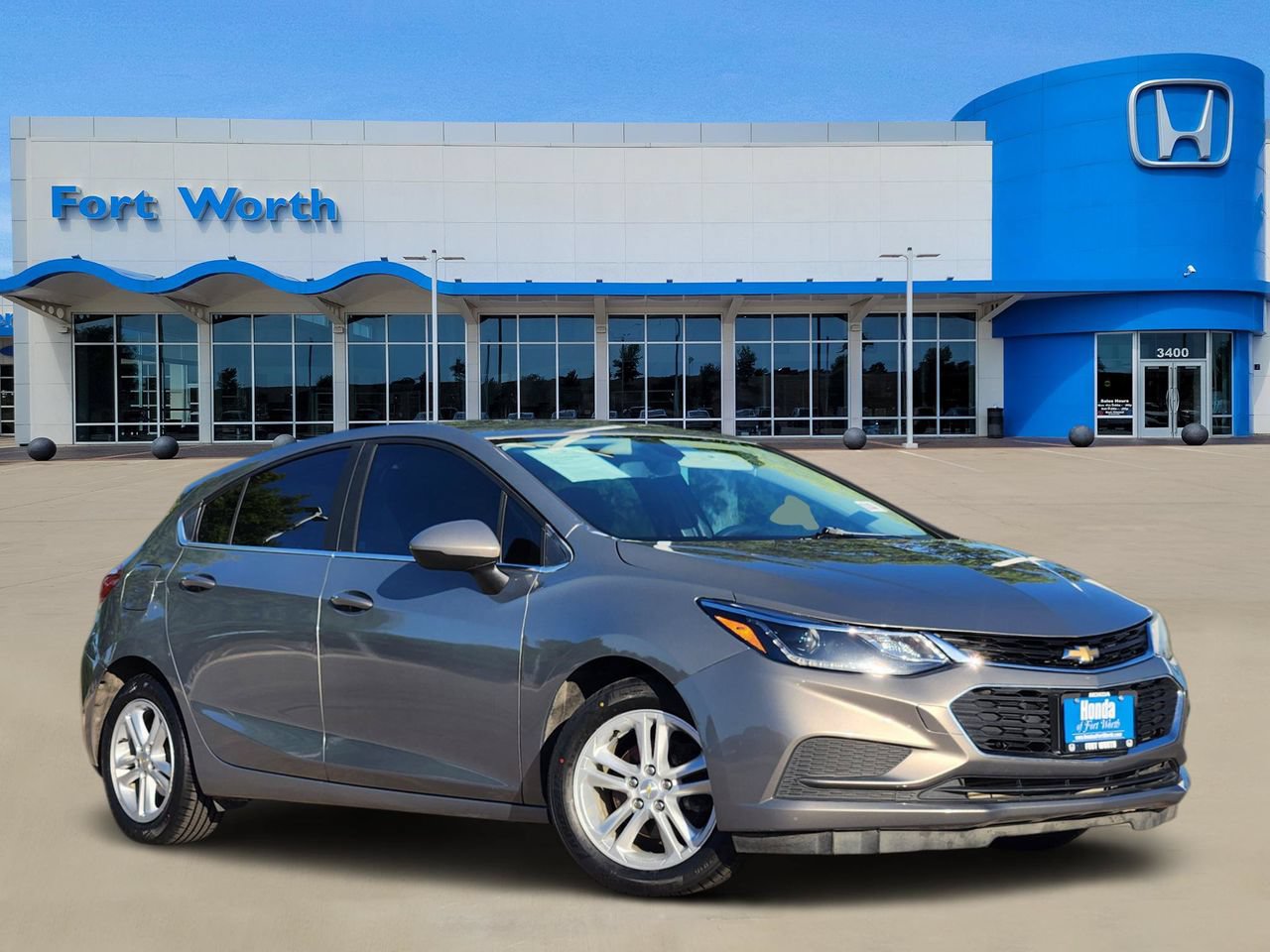 Used 2017 Chevrolet Cruze LT w/ Sun And Sound Package FWD video 1