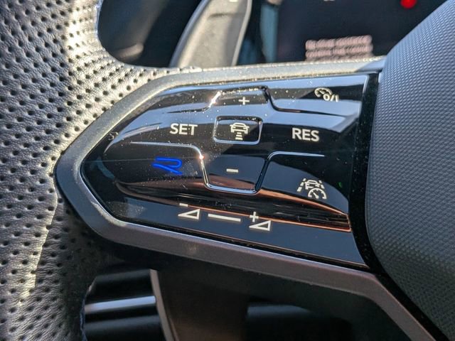 Used 2024 Volkswagen Golf R image 25