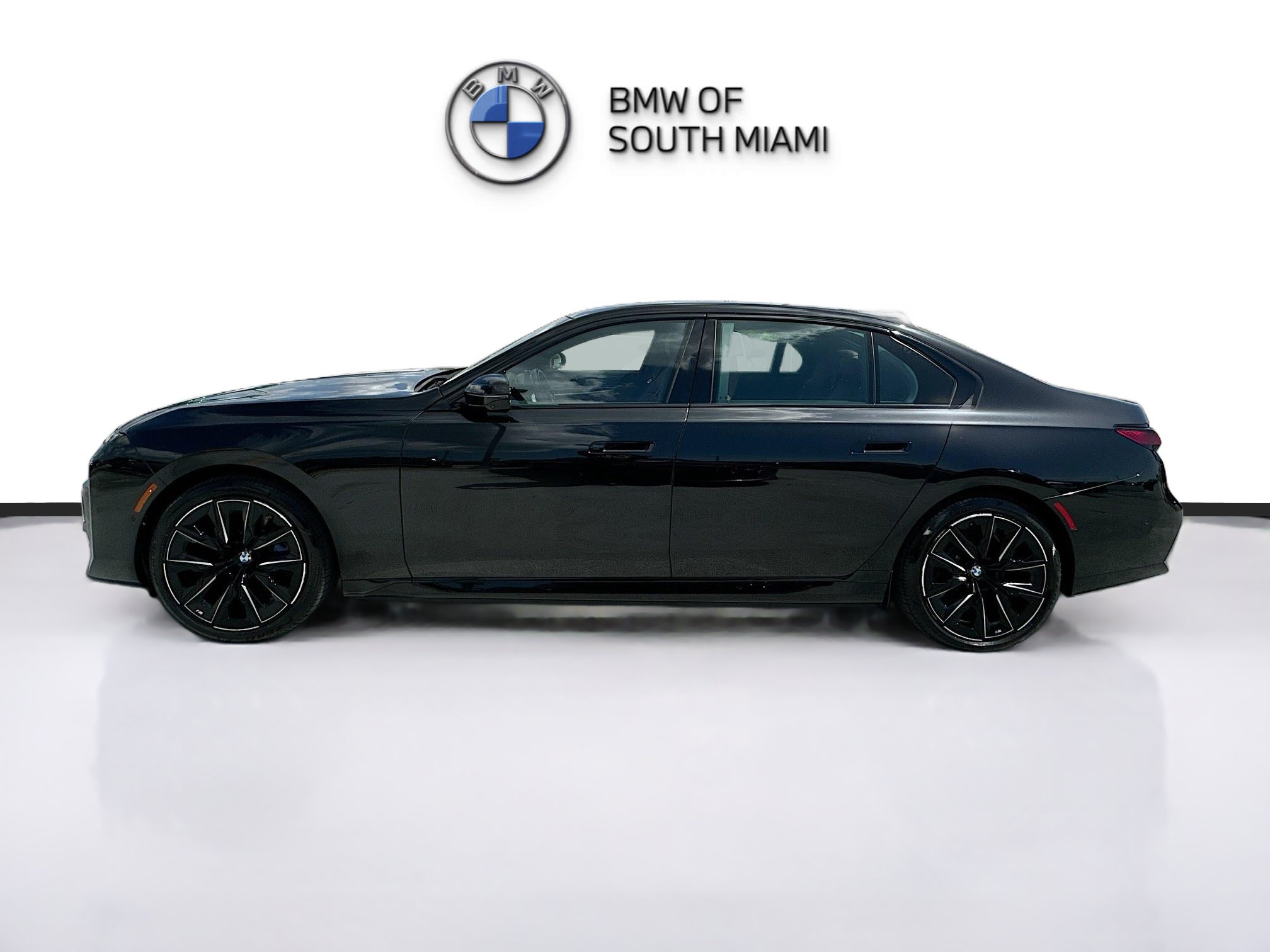 Certified 2024 BMW i7 xDrive60 w/ Premium Package AWD/4WD image 4