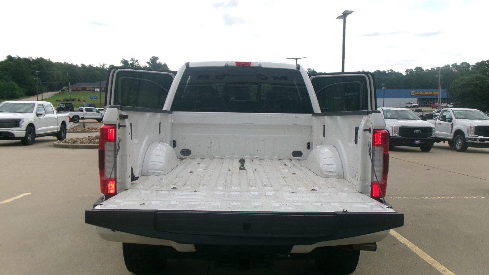 Used 2019 Ford F250 Platinum w/ Platinum Ultimate Package AWD/4WD image 13
