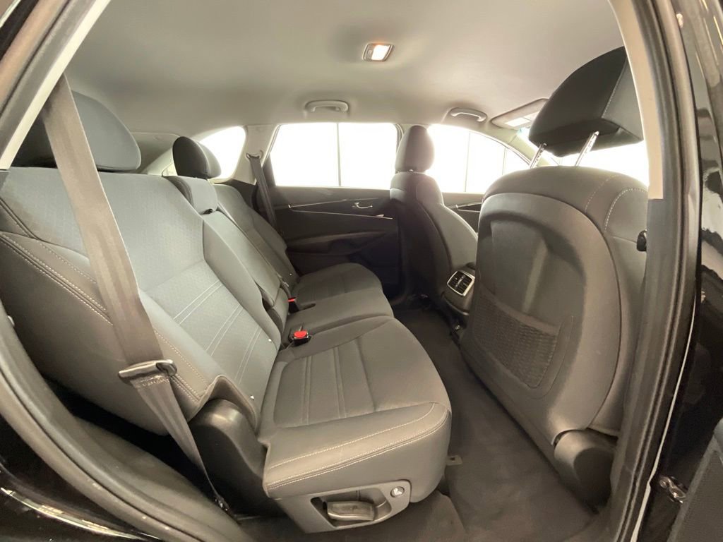 Used 2020 Kia Sorento S image 19
