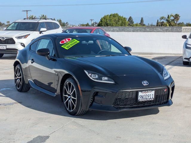 Used 2024 Toyota GR86 image 3
