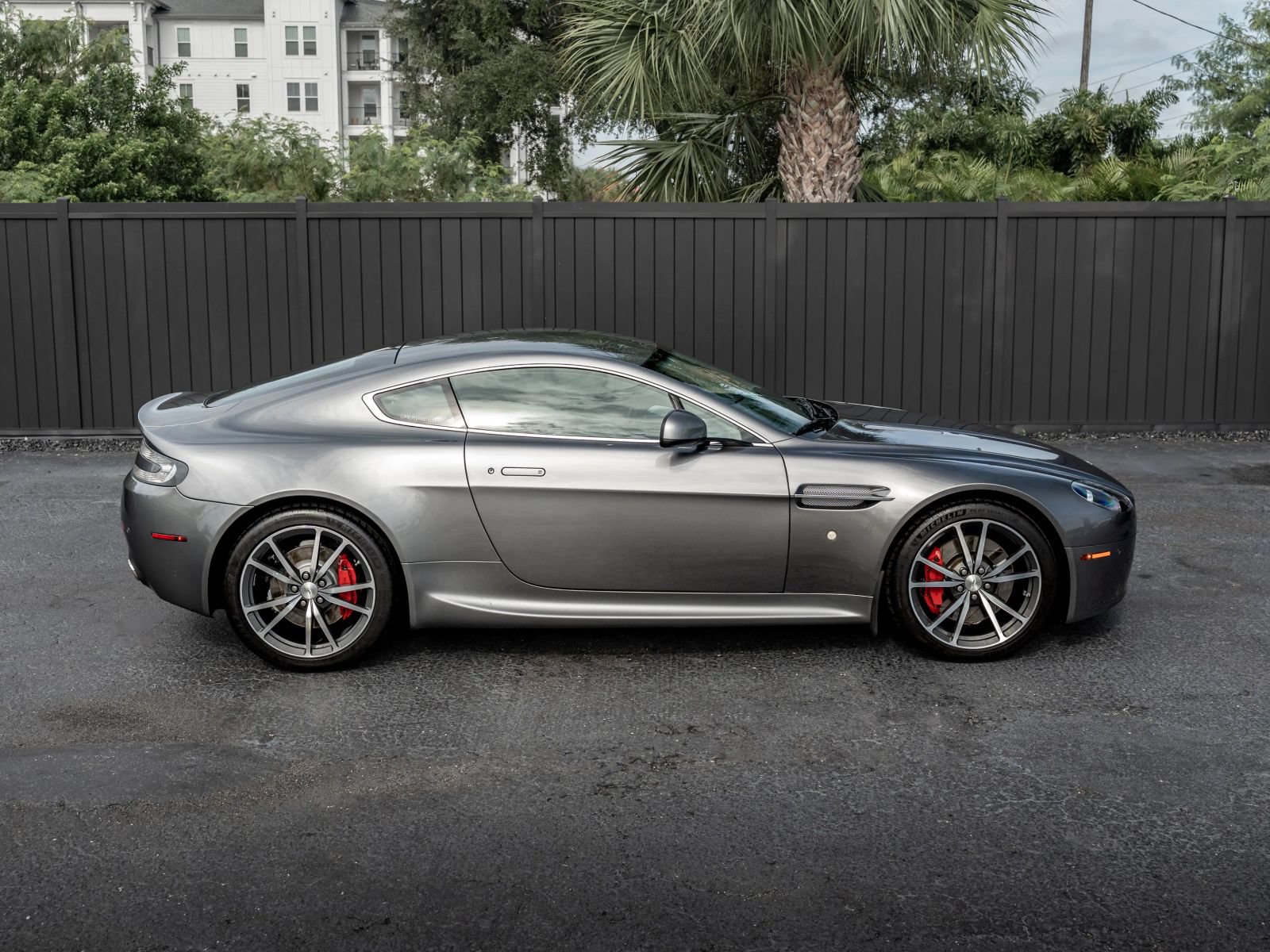 Used 2011 Aston Martin V8 Vantage Coupe RWD image 26
