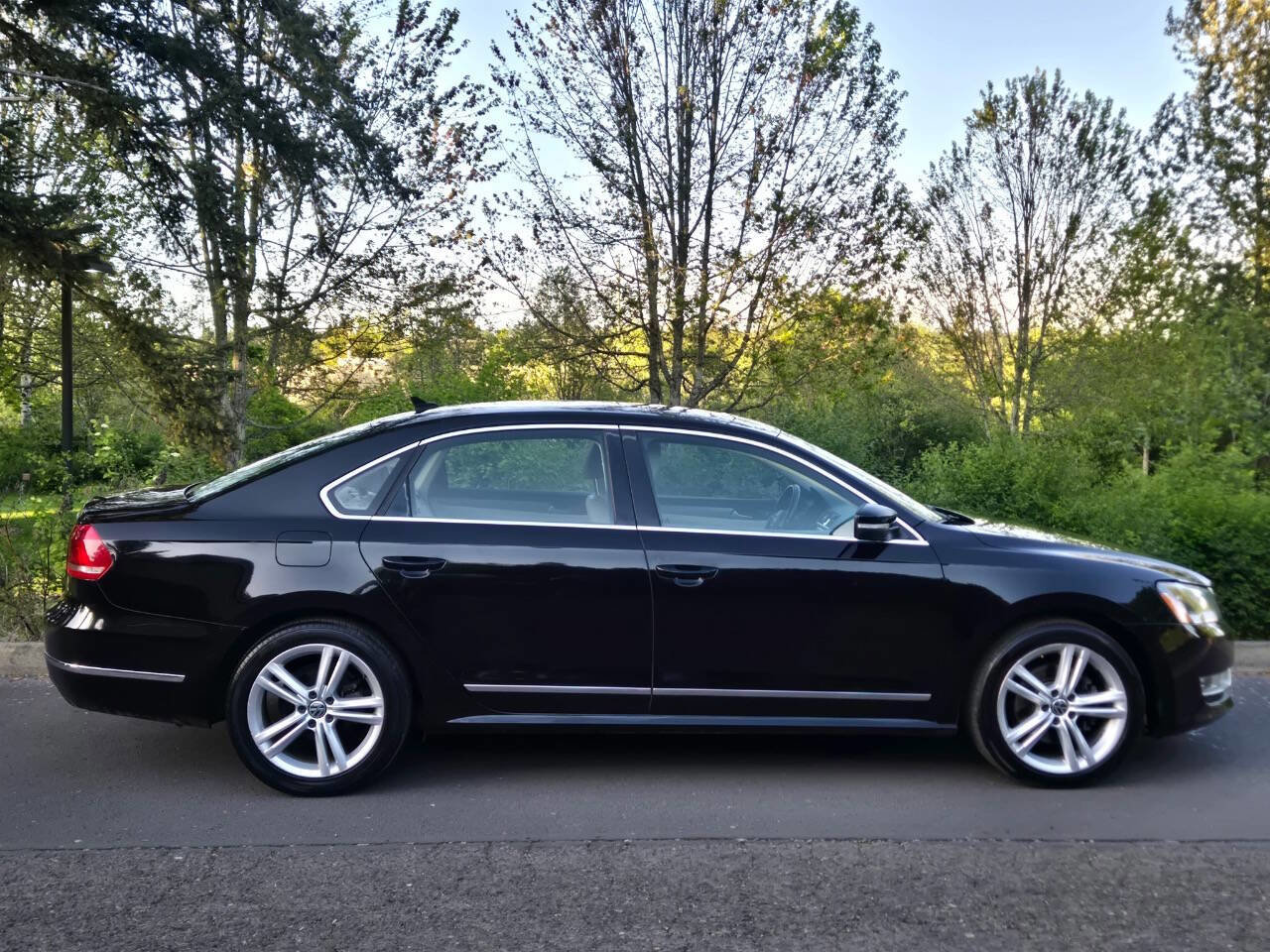 Used 2014 Volkswagen Passat TDI SE FWD image 29
