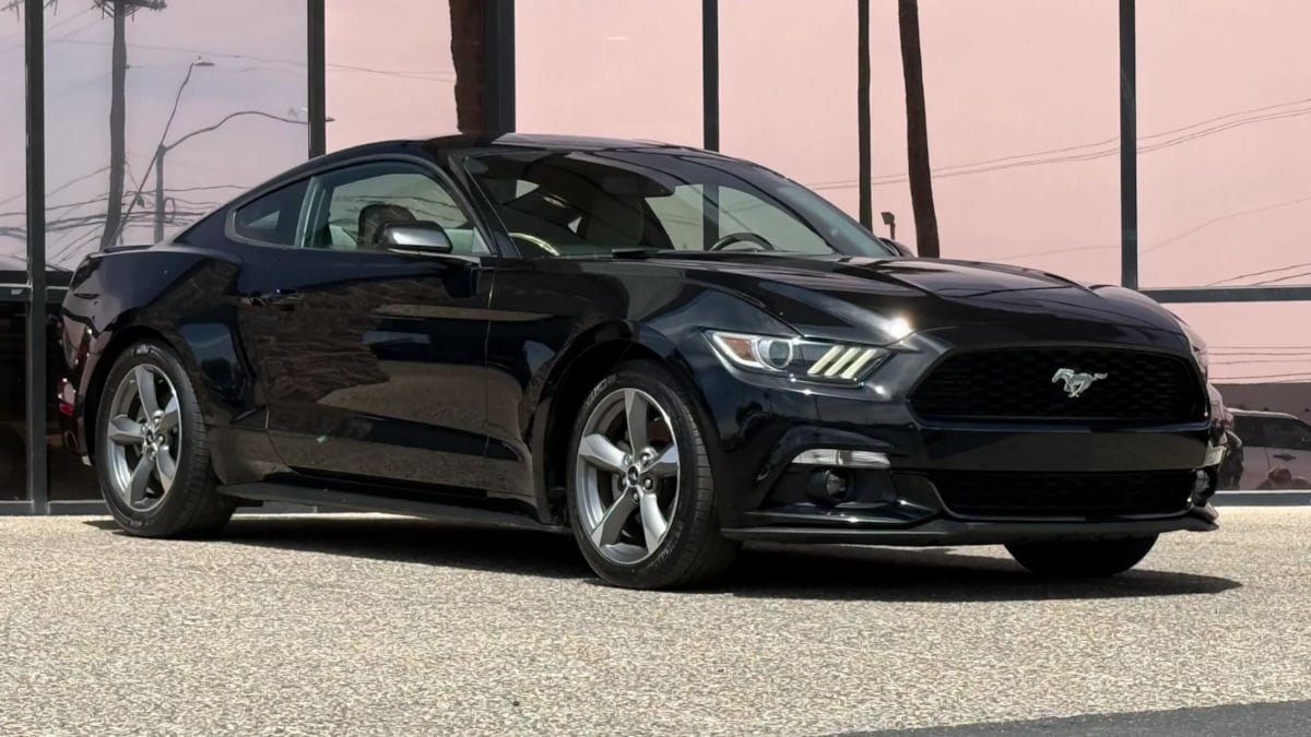 Used 2016 Ford Mustang Coupe RWD image 17