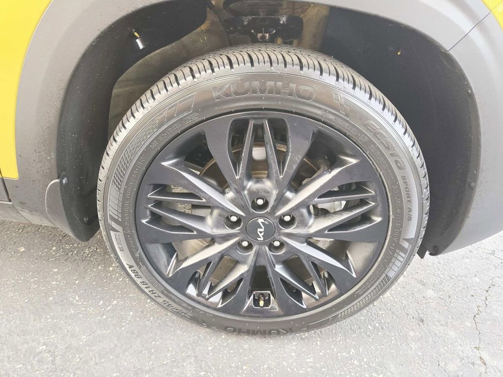 Used 2023 Kia Seltos Nightfall Edition image 16