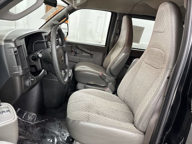 Used 2025 Chevrolet Express 3500 LT w/ LT Preferred Equipment Group RWD image 3