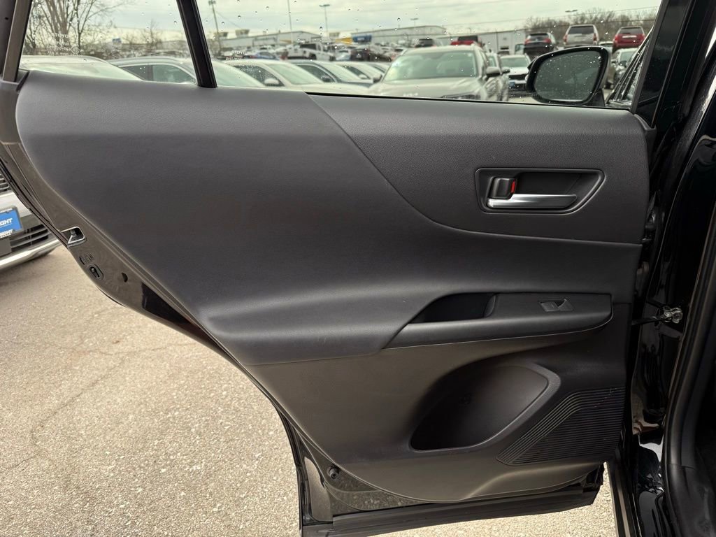 Used 2021 Toyota Venza LE image 8