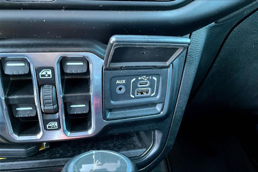 Used 2023 Jeep Wrangler Unlimited Sahara w/ Cold Weather Group image 15