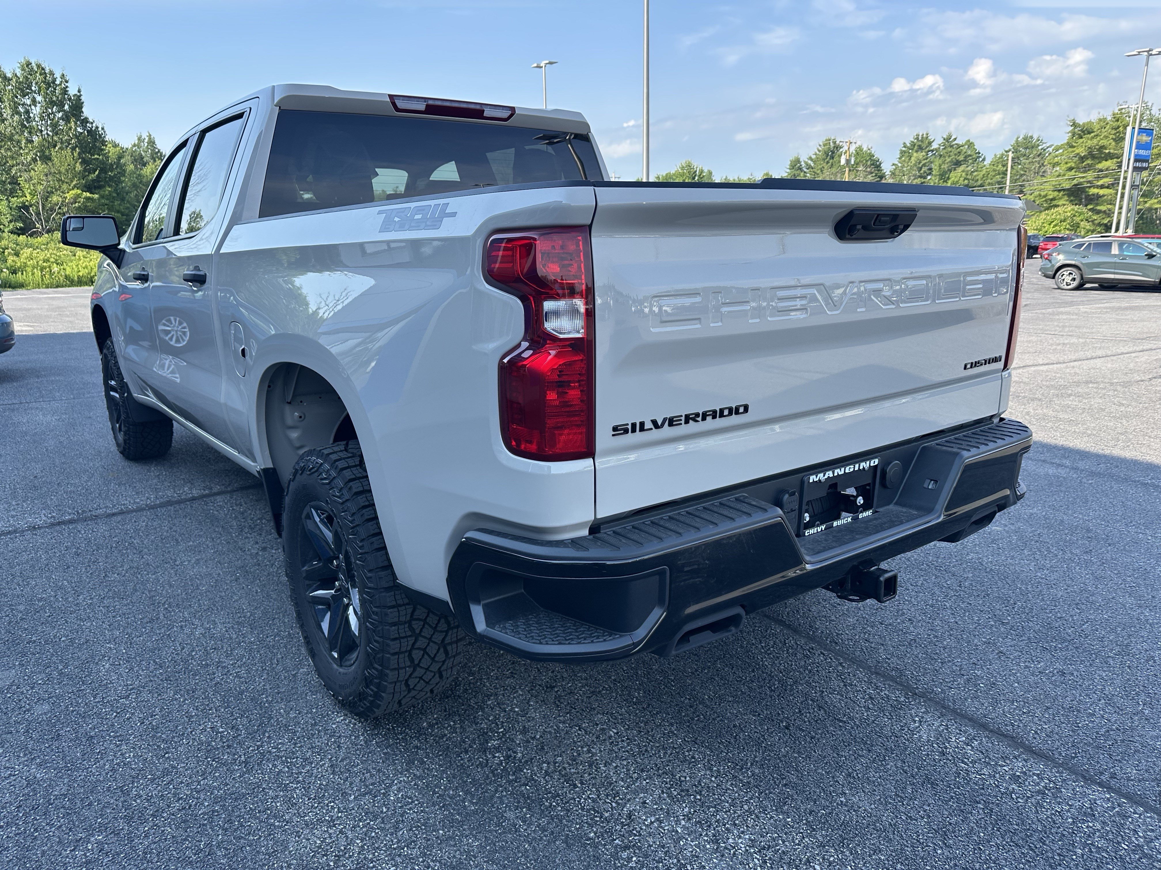 New 2026 Chevrolet Silverado 1500 Custom Trail Boss w/ Dark Appearance Package AWD/4WD image 8