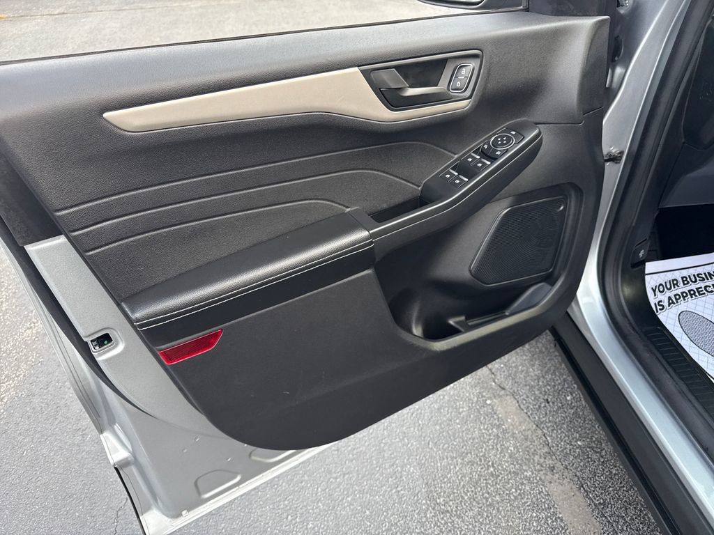 Used 2022 Ford Escape SE image 19