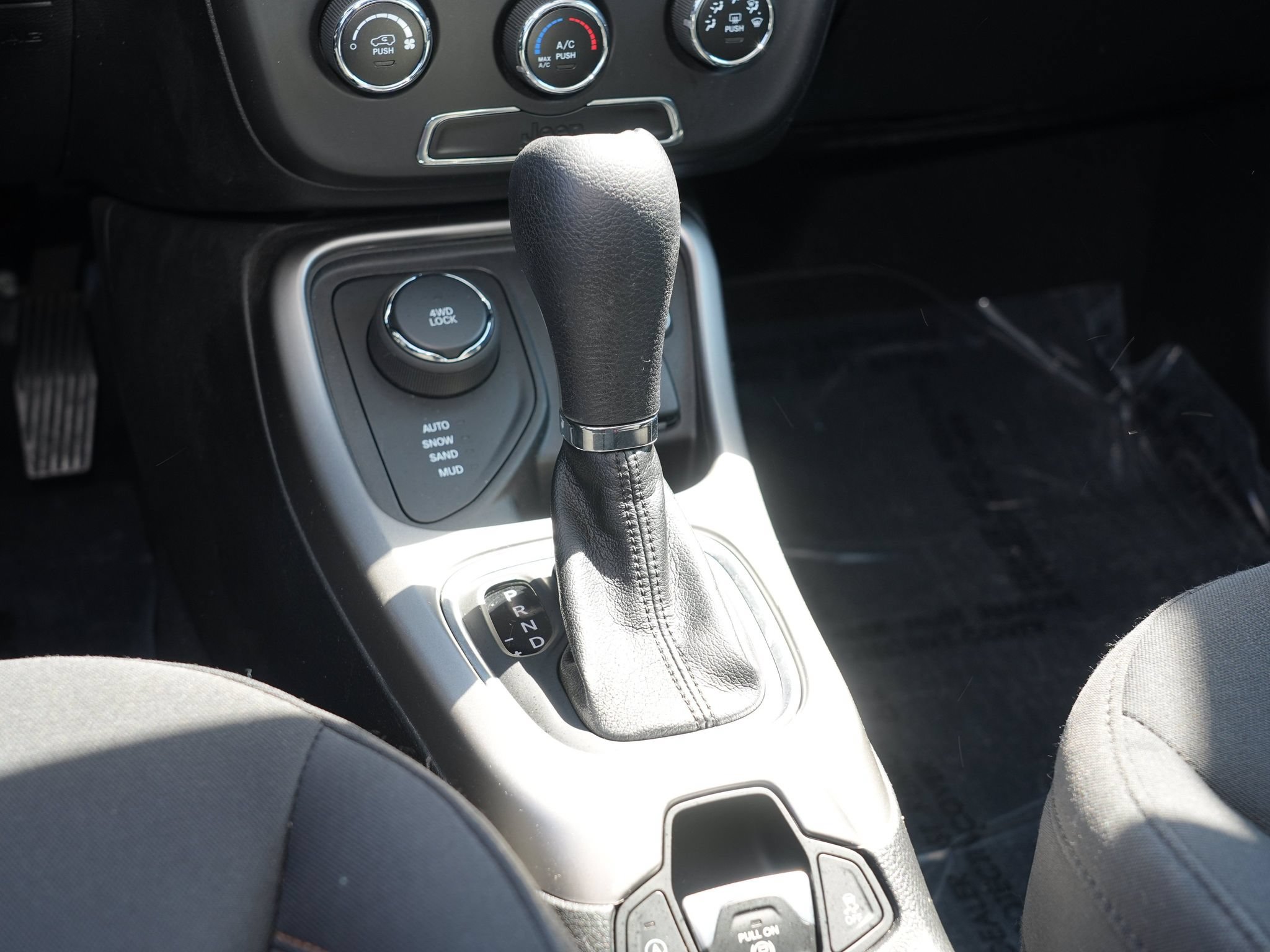 Used 2018 Jeep Compass Sport AWD/4WD image 25