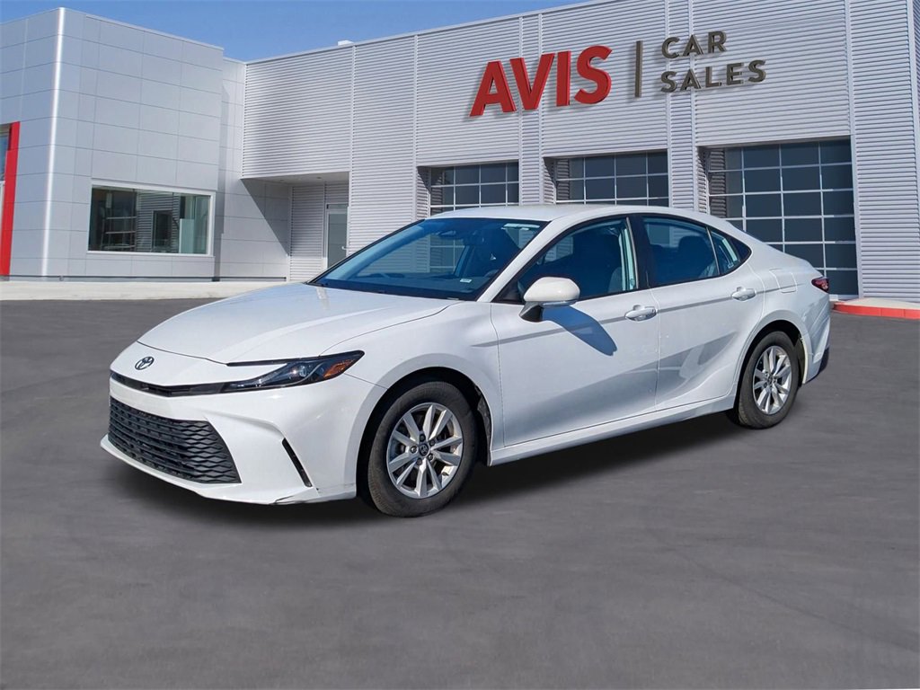Used 2025 Toyota Camry SE image 1