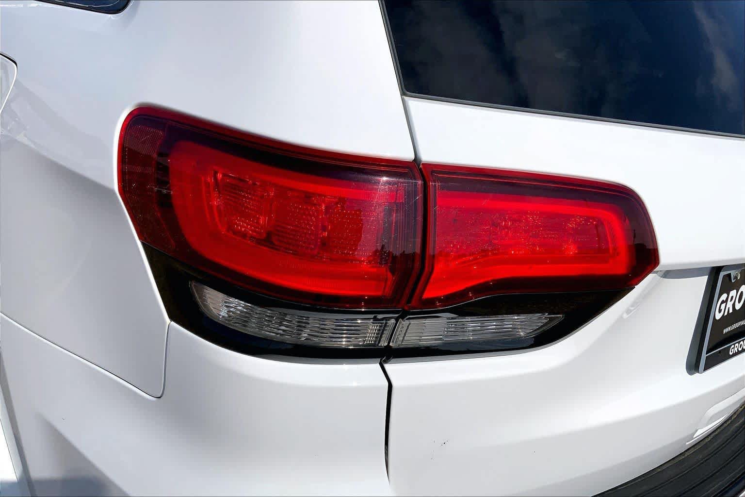 Used 2018 Jeep Grand Cherokee Altitude RWD image 27