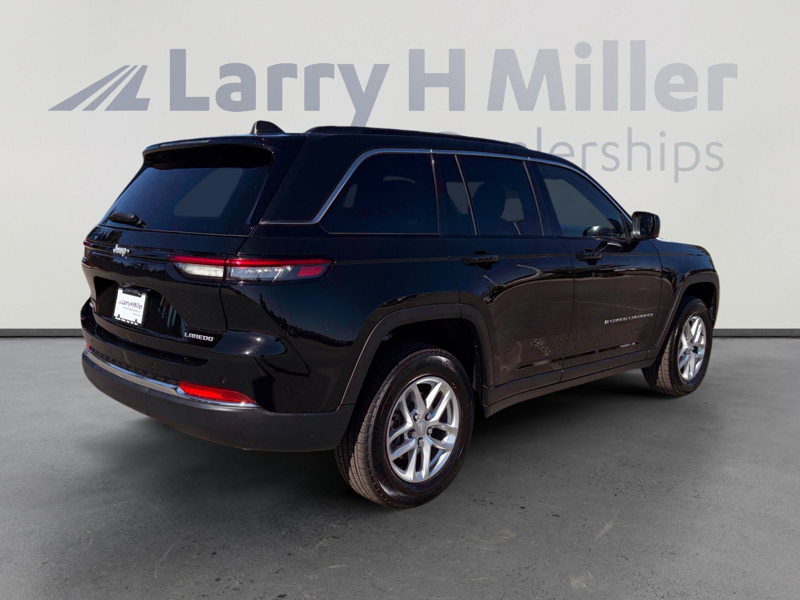New 2026 Jeep Grand Cherokee Laredo X AWD/4WD image 6