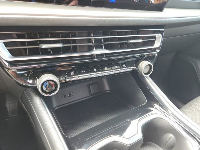 Used 2024 Chevrolet Traverse LS image 28