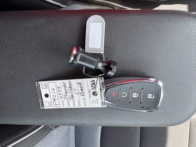 Used 2025 Chevrolet TrailBlazer LT AWD/4WD image 6