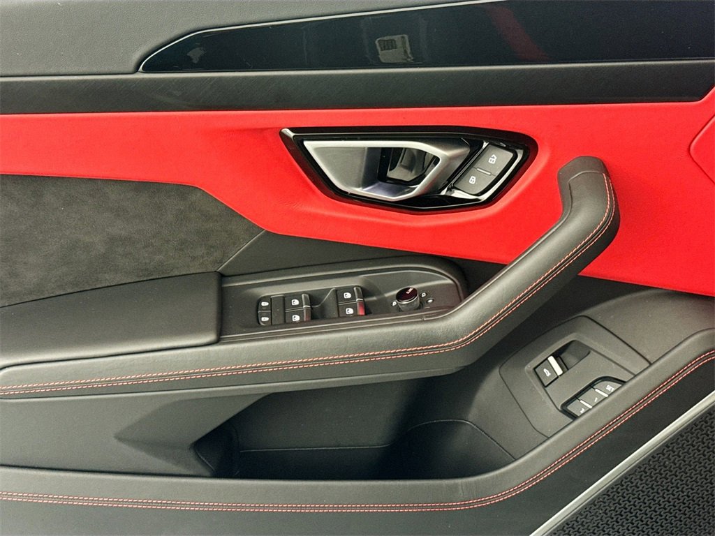 Used 2024 Lamborghini Urus S image 18