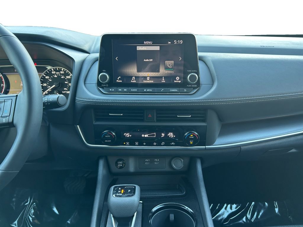 Used 2025 Nissan Rogue SV image 12