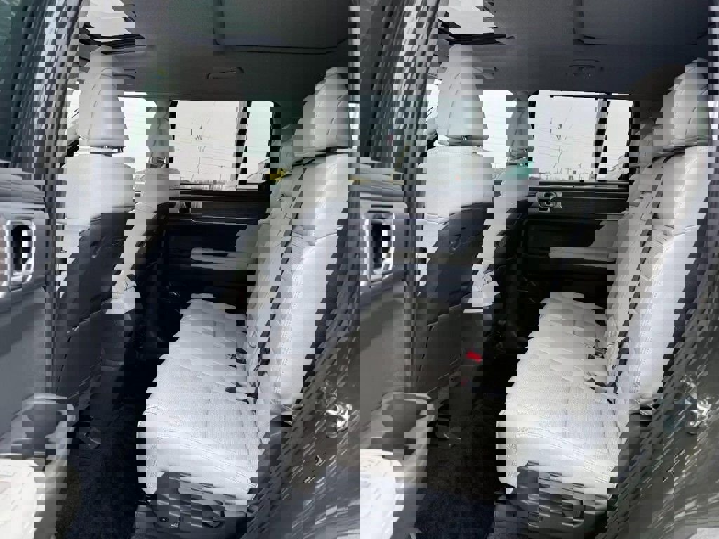 Certified 2025 Hyundai Santa Fe Limited image 10