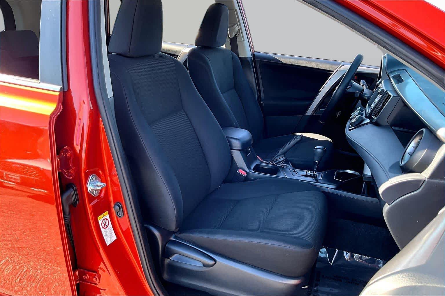 Used 2016 Toyota RAV4 LE AWD/4WD image 9