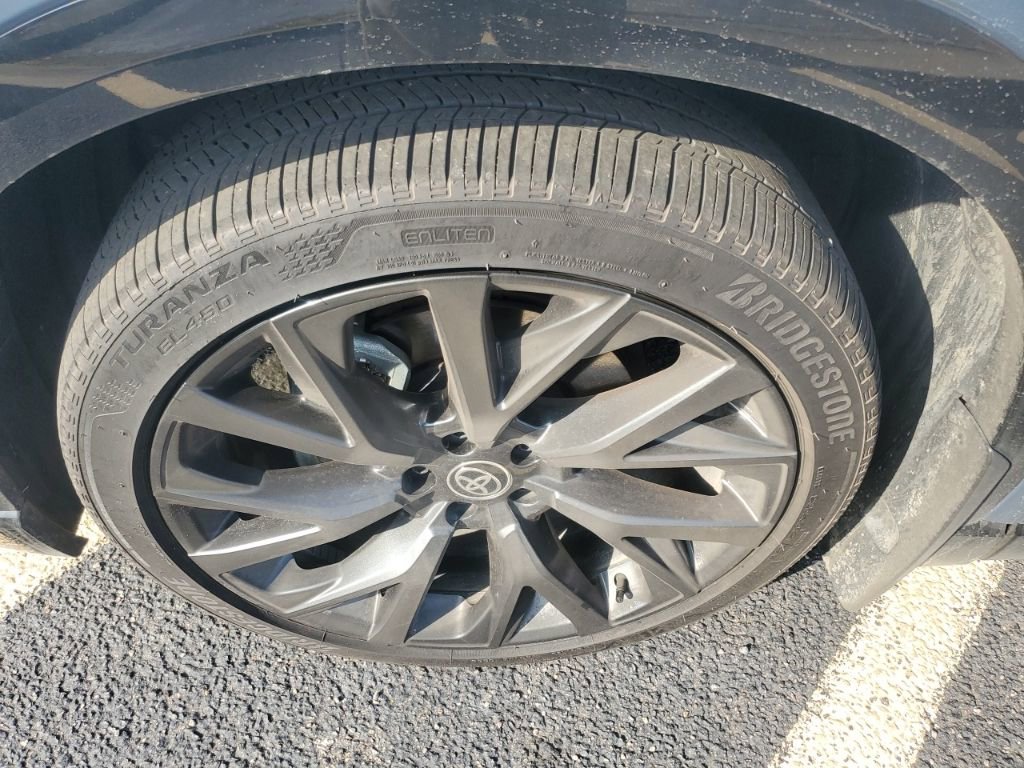 Used 2025 Toyota Crown Signia w/ Advanced Technology Package image 12