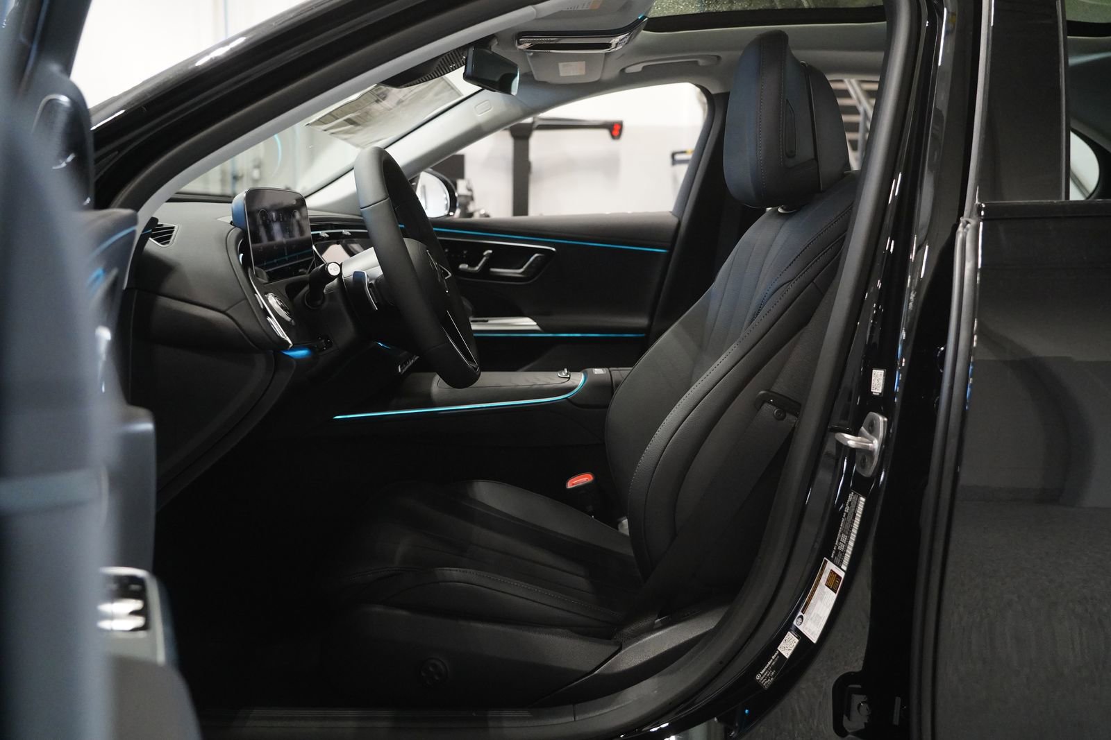 New 2026 Mercedes-Benz E 350 4MATIC Sedan image 2