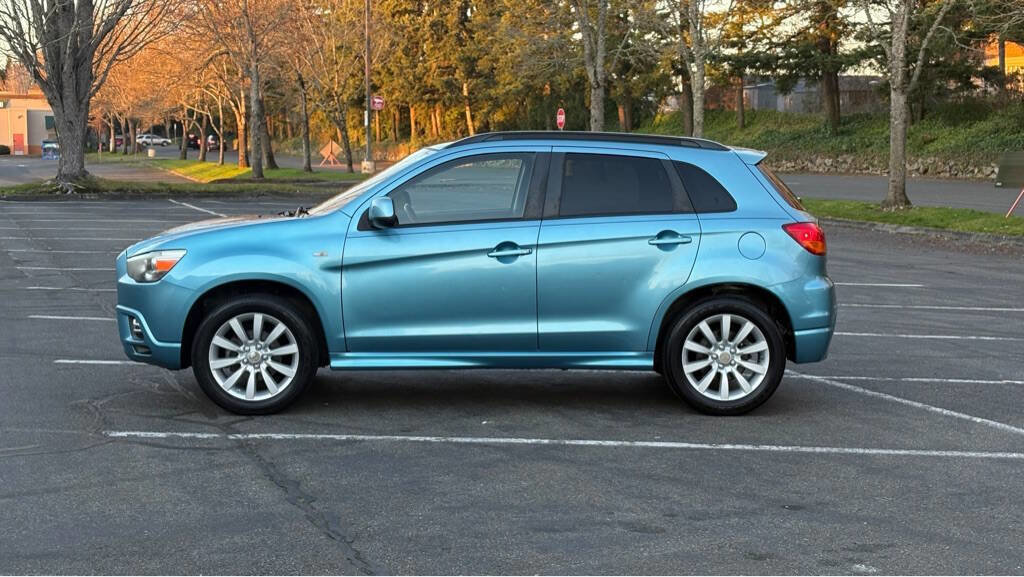 Used 2011 Mitsubishi Outlander Sport SE image 2
