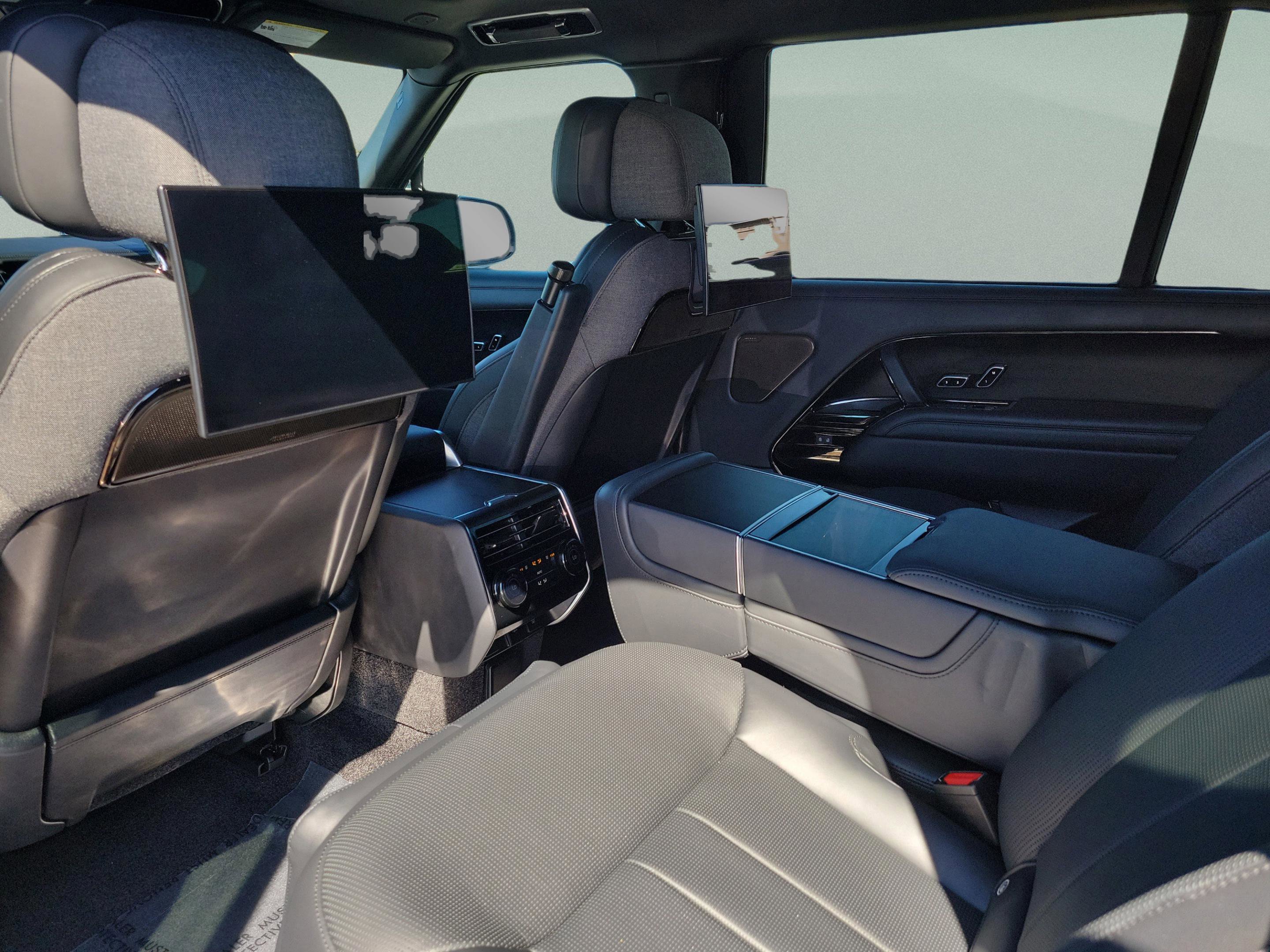 Used 2023 Land Rover Range Rover SV image 14