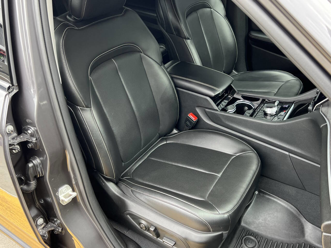 Used 2023 Jeep Grand Cherokee L Limited w/ Luxury Tech Group II image 23