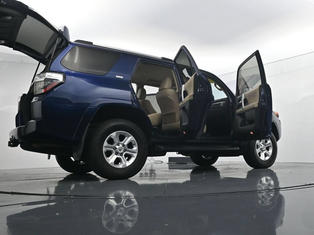 Used 2020 Toyota 4Runner SR5 Premium w/ Moonroof Package AWD/4WD image 44