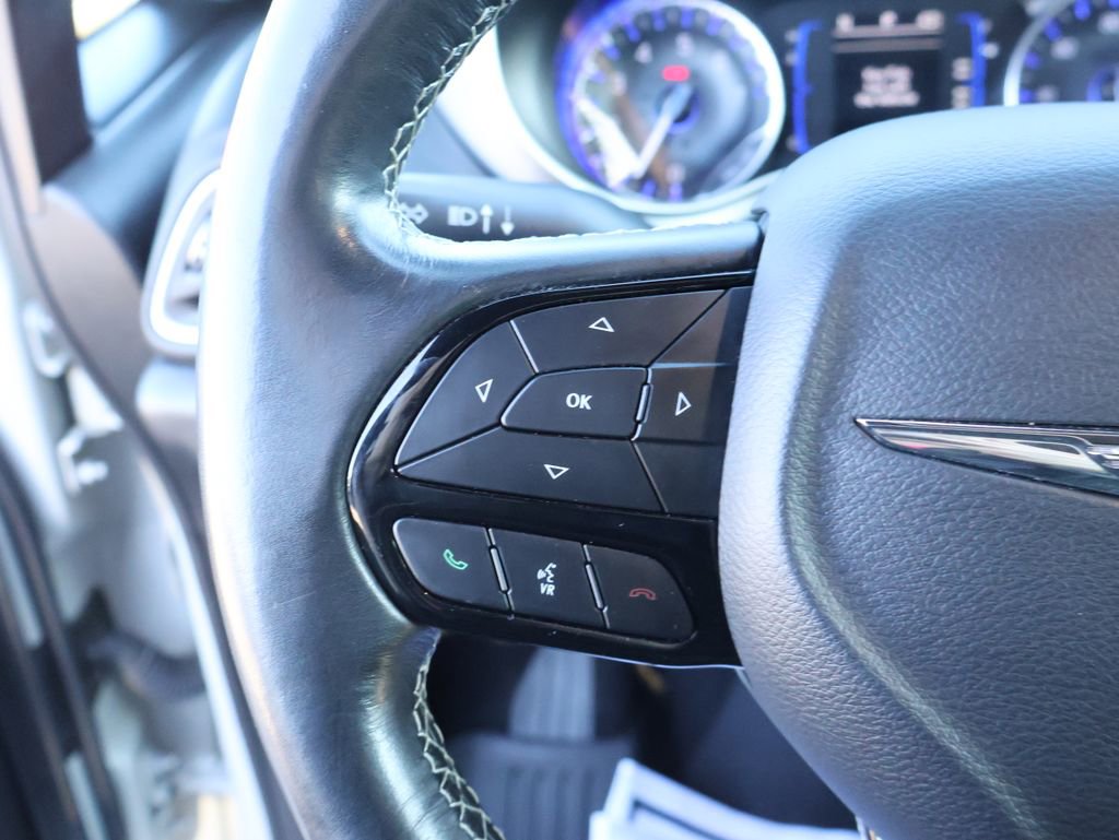 Used 2020 Chrysler Pacifica Touring w/ S Appearance Package image 29