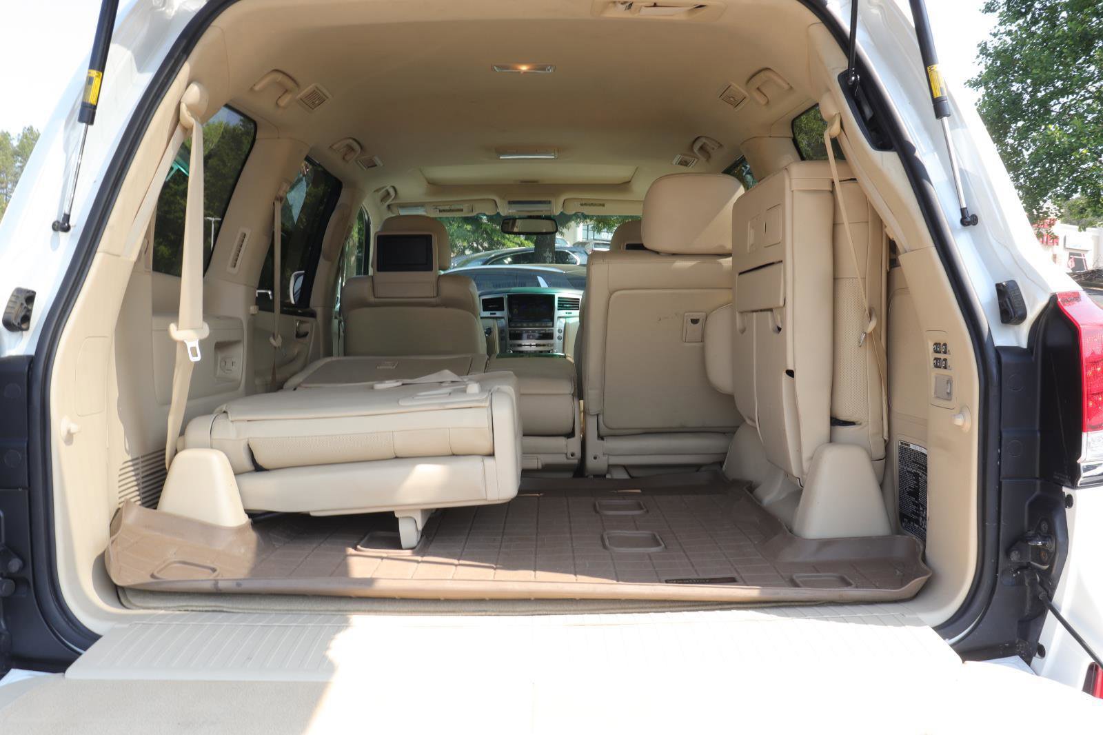 Used 2013 Lexus LX 570 4WD w/ Luxury Pkg image 18