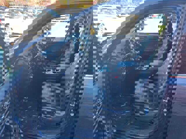 Used 2013 Volkswagen Touareg Sport image 9