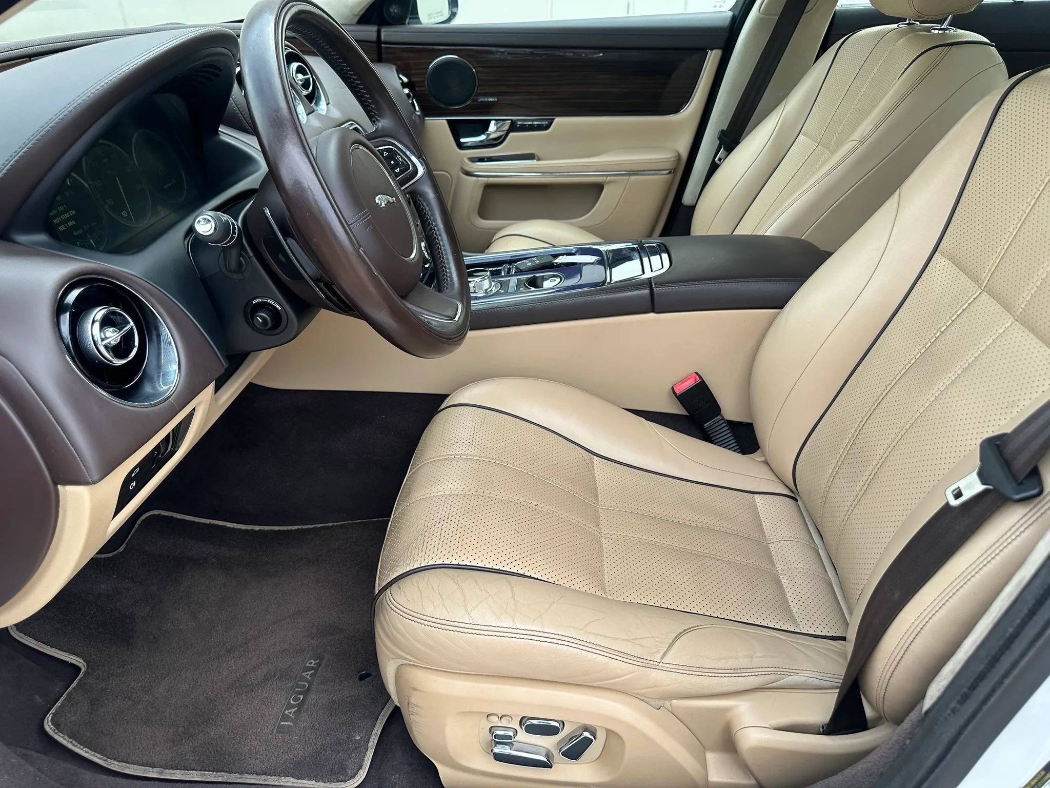 Used 2013 Jaguar XJ L Portfolio RWD image 17