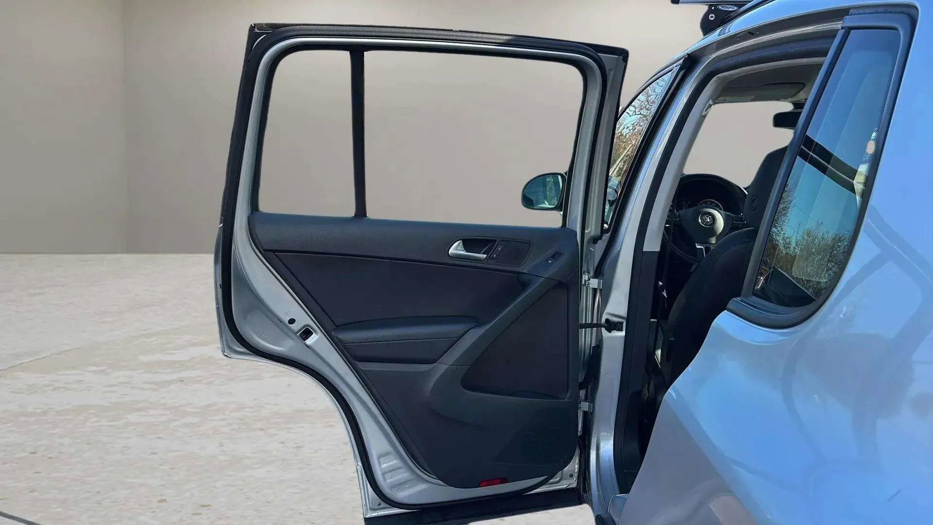 Used 2016 Volkswagen Tiguan S image 15