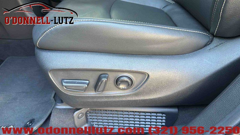 Used 2025 Toyota Sienna Platinum image 12