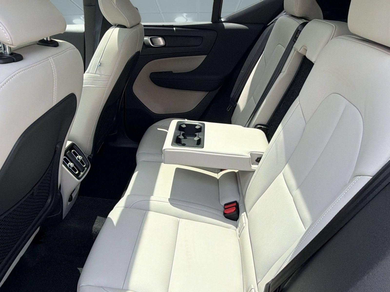 Certified 2026 Volvo XC40 B5 Plus AWD/4WD image 26